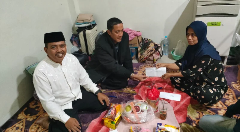 Kepedulian SMAN 8 Pinrang untuk Murid Pejuang Keluarga